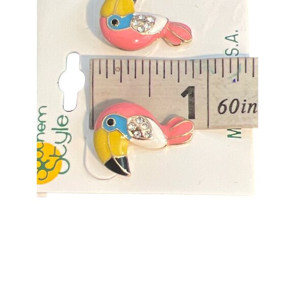Southern Style Toucan Flamingo Earrings Gold Tone Enamel Rhinestones 7/8" NEW - Picture 3 of 4